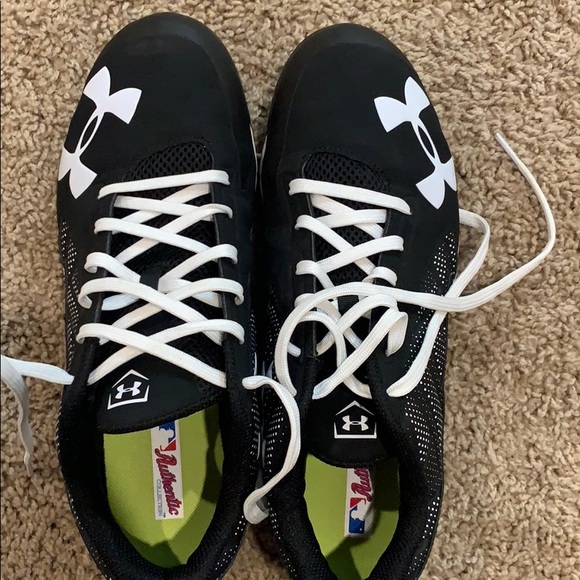 Under Armour baseball cleats - Picture 3 of 4